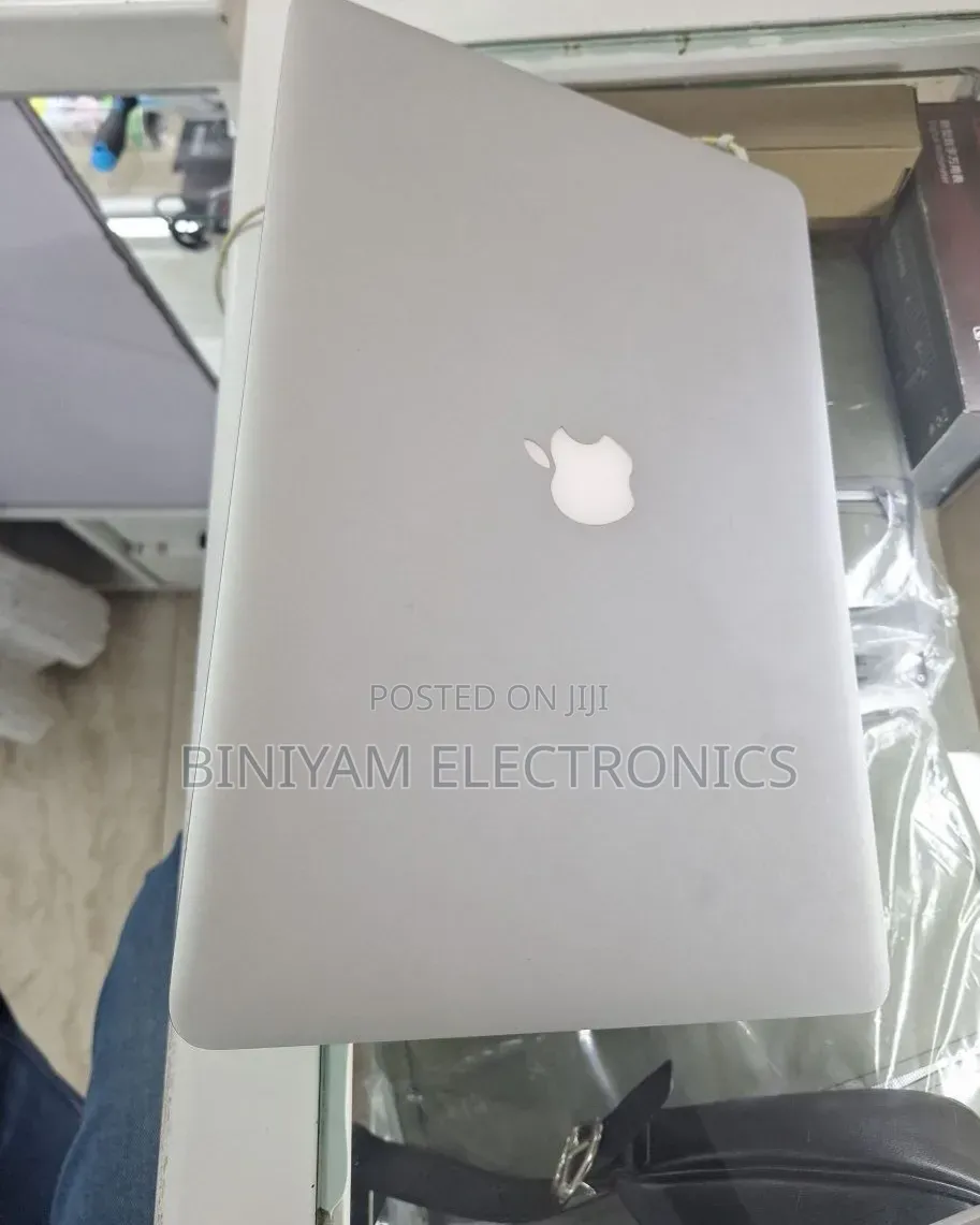 New Laptop Apple MacBook Pro 2015 16GB Intel Core i7 SSD 256GB