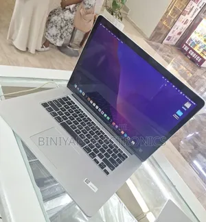 New Laptop Apple MacBook Pro 2015 16GB Intel Core i7 SSD 256GB
