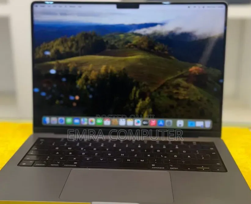 New Laptop Apple MacBook Pro 2021 M1 16GB Intel Core i5 SSD 512GB