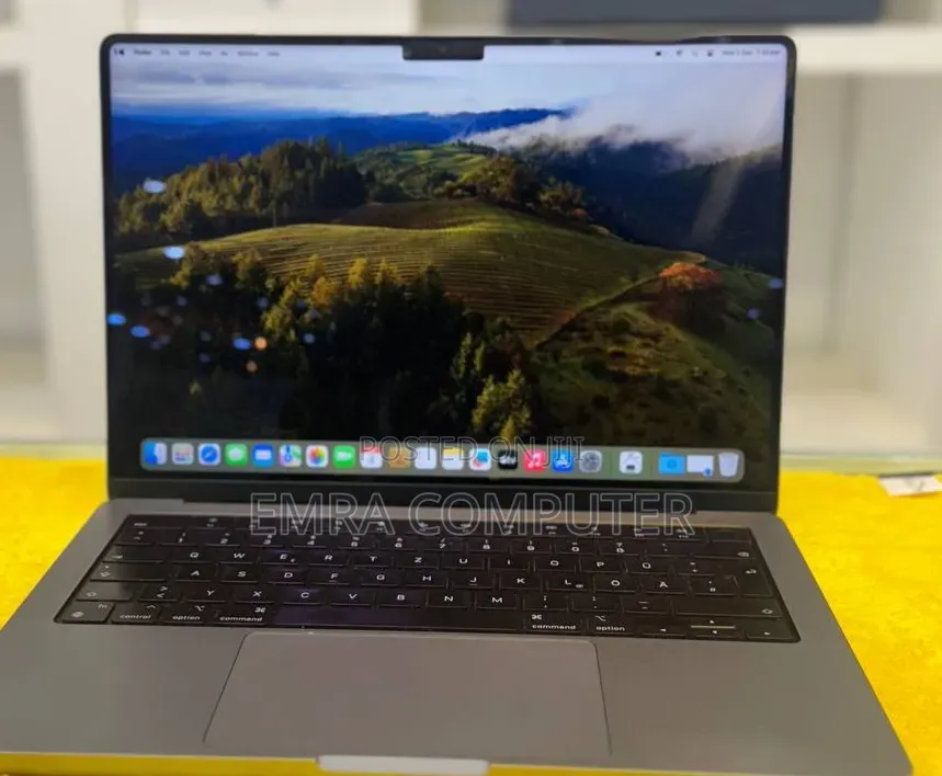 New Laptop Apple MacBook Pro 2021 M1 16GB Intel Core i5 SSD 512GB