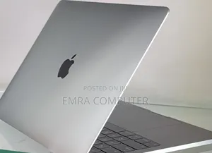 New Laptop Apple MacBook 2017 8GB Intel Core i5 SSD 128GB