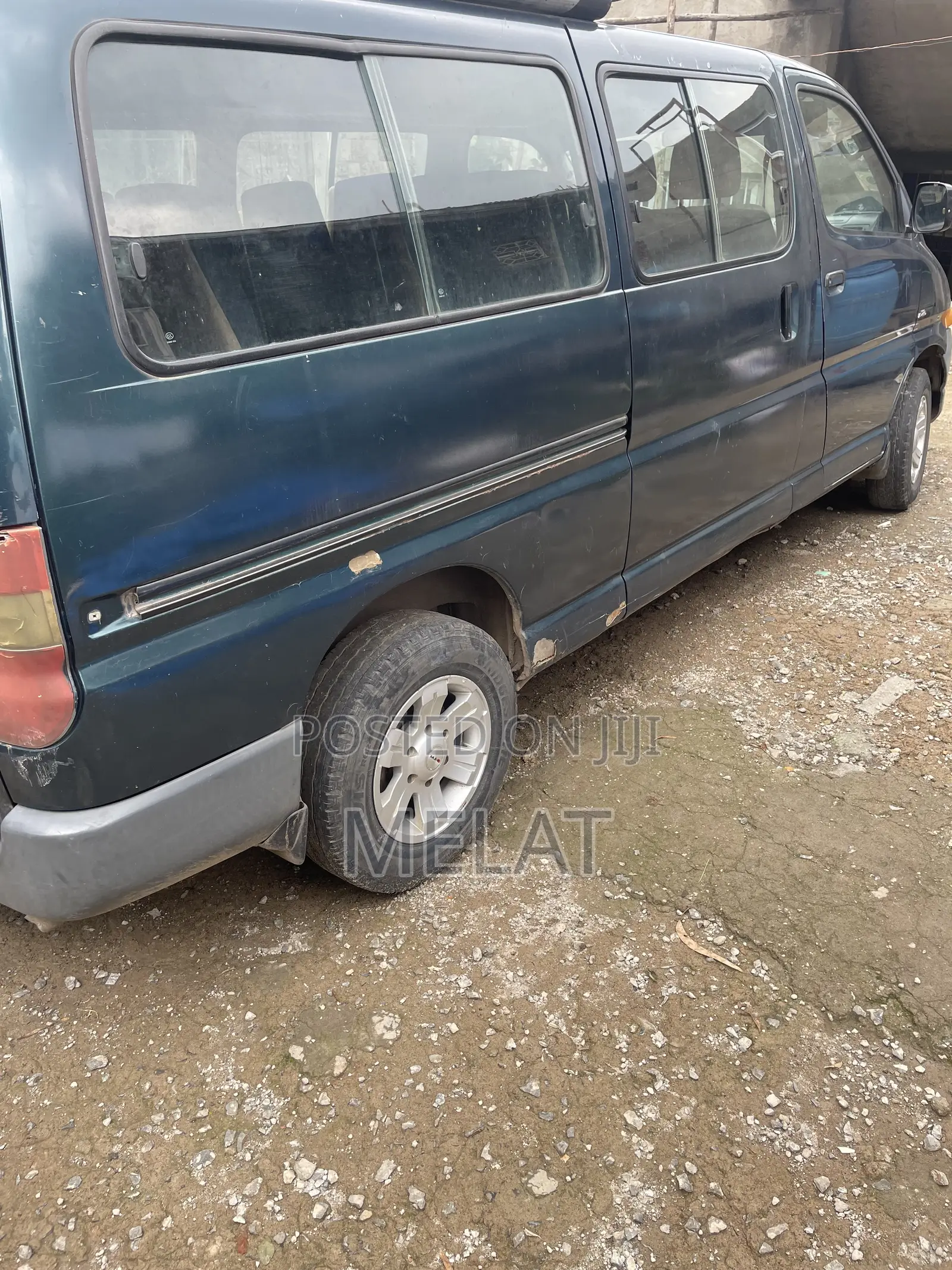 Toyota HiAce 220 2007 Green