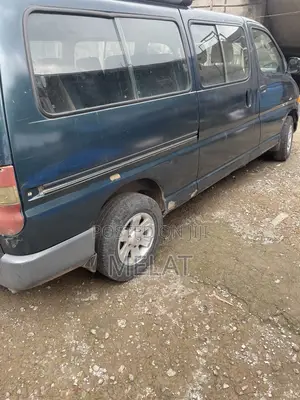 Toyota HiAce 220 2007 Green
