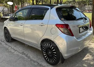 Toyota Yaris 2012 Silver