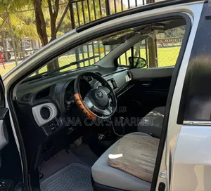Toyota Yaris 2012 Silver