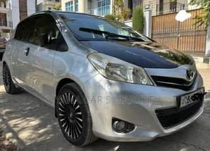 Toyota Yaris 2012 Silver