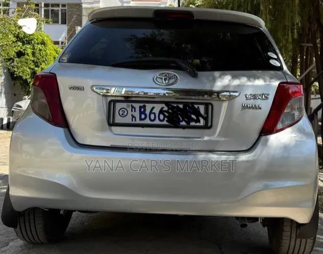 Toyota Yaris 2012 Silver