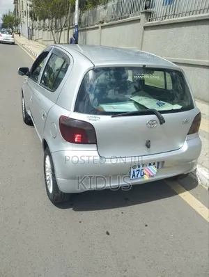 Toyota Vitz 2001 Silver