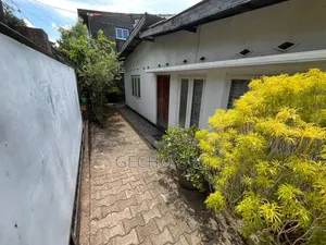 Furnished 4bdrm Villa in Bole for sale