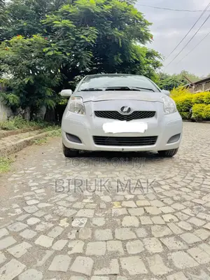 Toyota Yaris Base Hatchback 3dr 2010 Silver