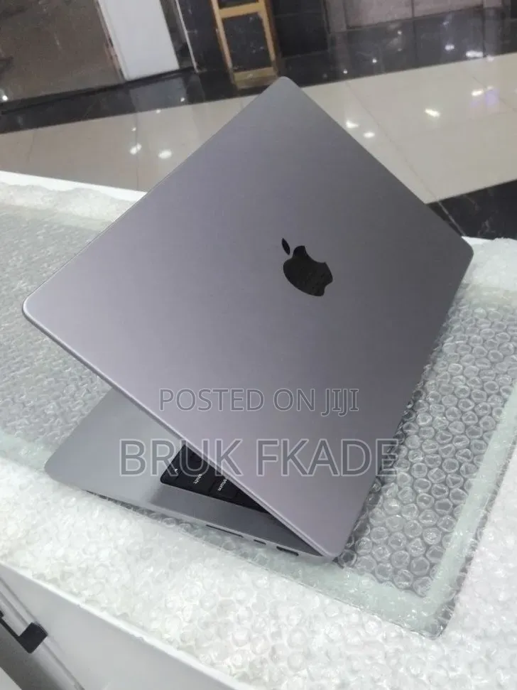 New Laptop Apple MacBook Pro 2021 M1 32GB Apple M1 Pro SSD 512GB