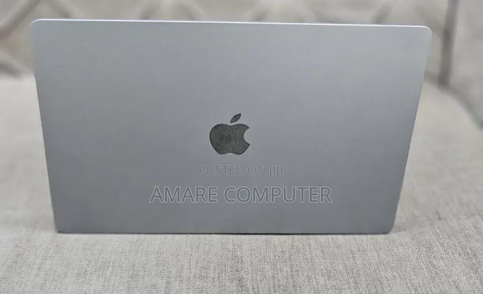 New Laptop Apple MacBook Air 2024 M3 8GB Apple M3 SSD 512GB