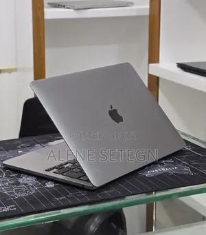 New Laptop Apple MacBook Pro 8GB Intel Core i5 SSD 512GB