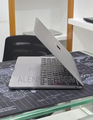 New Laptop Apple MacBook Pro 8GB Intel Core i5 SSD 512GB