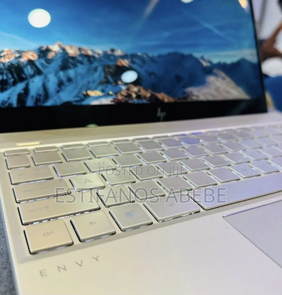 New Laptop HP Pavilion 14 8GB Intel Core i7 SSD 256GB