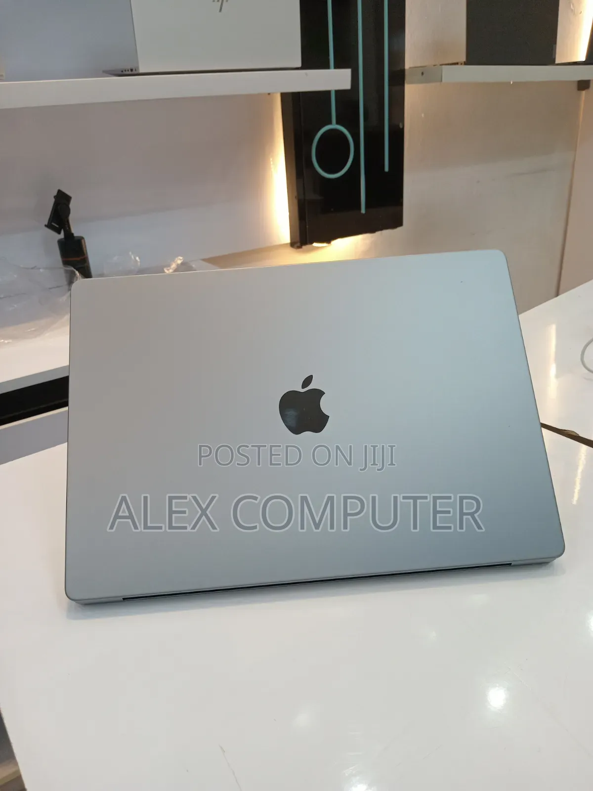 New Laptop Apple MacBook Pro 2021 M1 32GB Apple M1 Pro SSD 512GB
