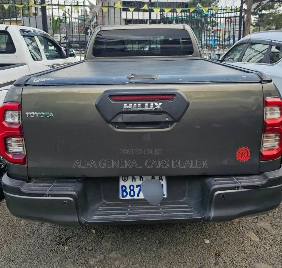Toyota Hilux 2021 Gray