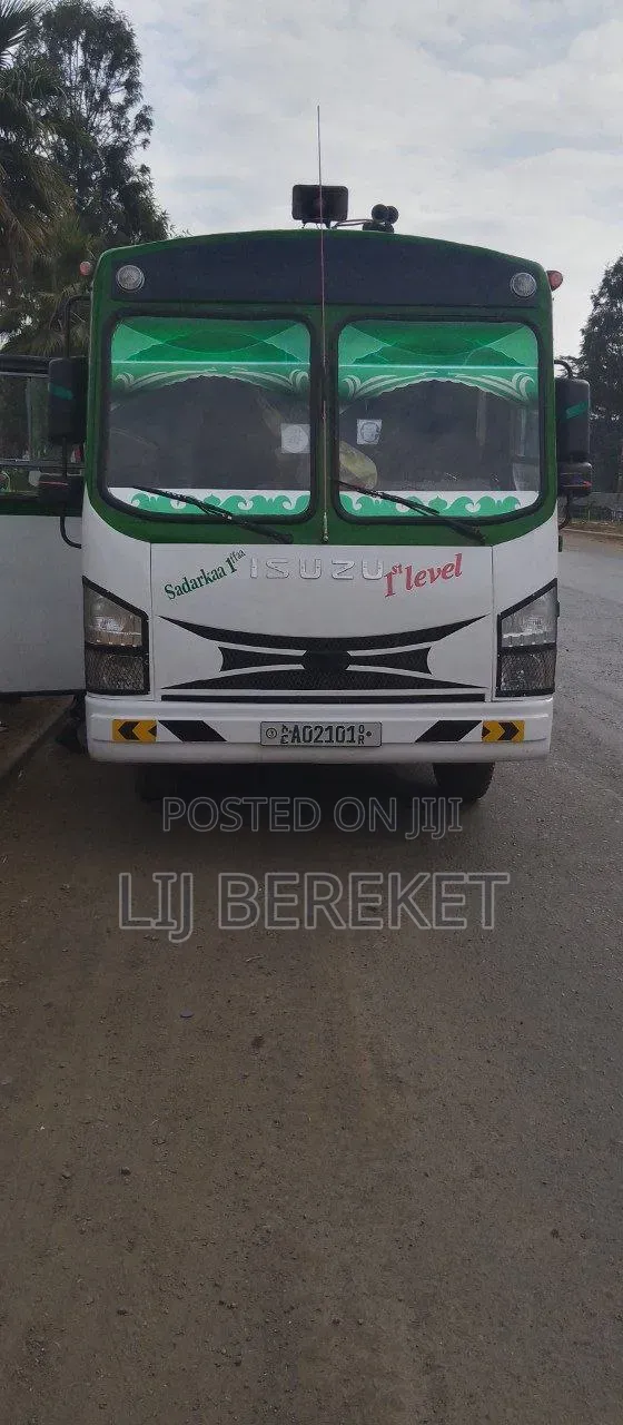 Isuzu NMR 2010