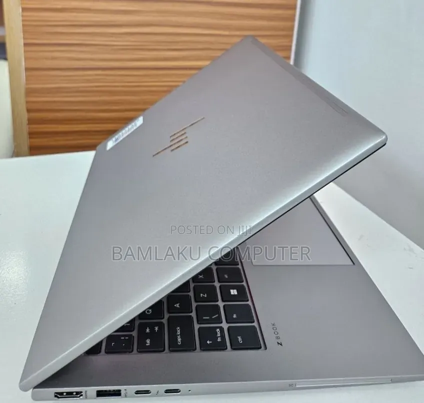 New Laptop HP ZBook Firefly 14 G10 16GB Intel Core i7 SSD 512GB