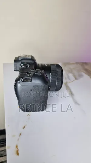 Canon Eos R8 With 24-50 Mm Lens and 2 Extra Battery