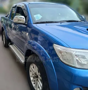 Toyota Hilux 2012 Blue