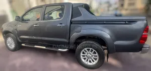 Toyota Hilux 2010 Gray