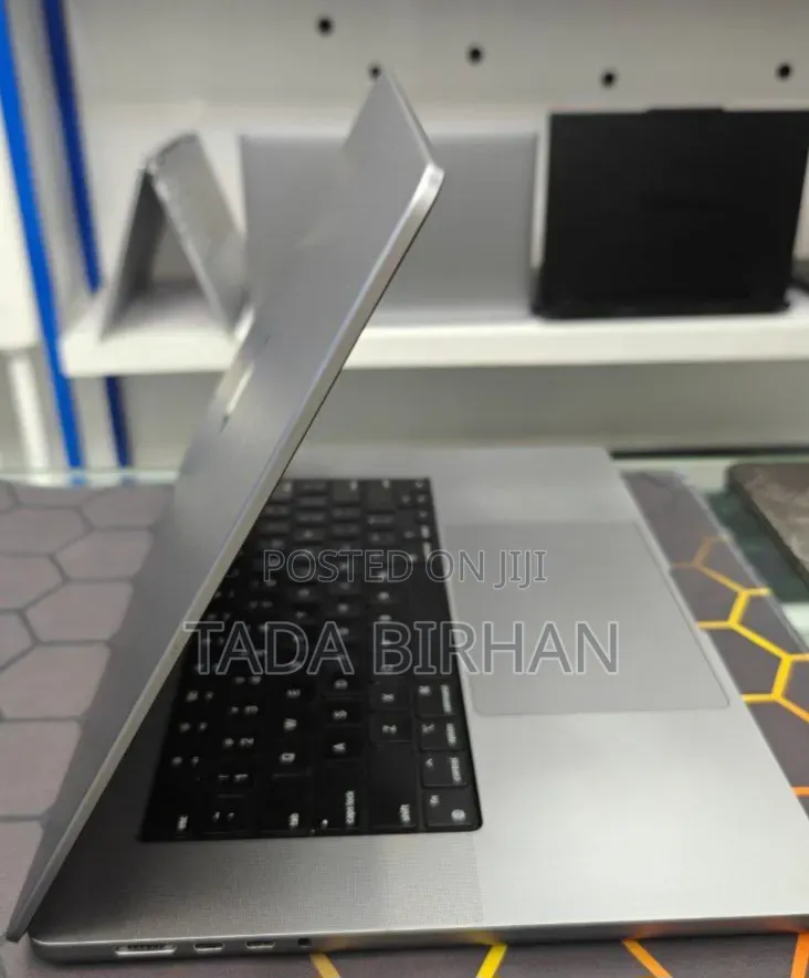 New Laptop Apple MacBook Pro 2021 M1 Max 16GB Apple M1 Max SSD 512GB