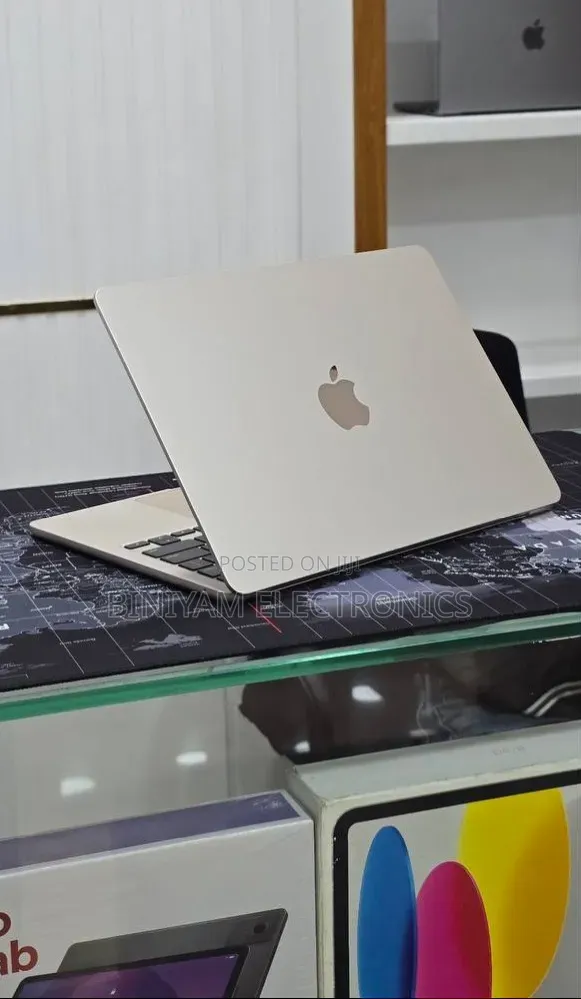 New Laptop Apple MacBook Air 2022 M2 16GB Apple M2 SSD 256GB