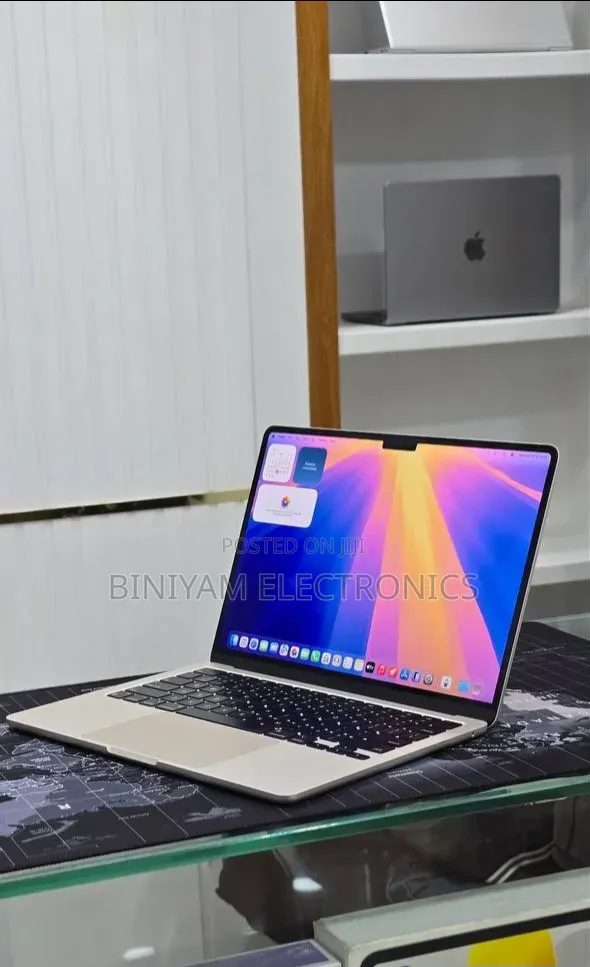 New Laptop Apple MacBook Air 2022 M2 16GB Apple M2 SSD 256GB