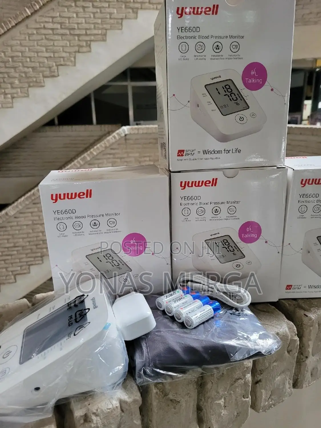 Blood Pressure Monitor麪胶readings for Daily Family Care.