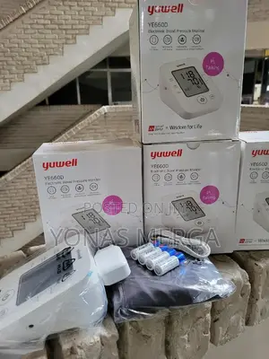 Blood Pressure Monitor麪胶readings for Daily Family Care.