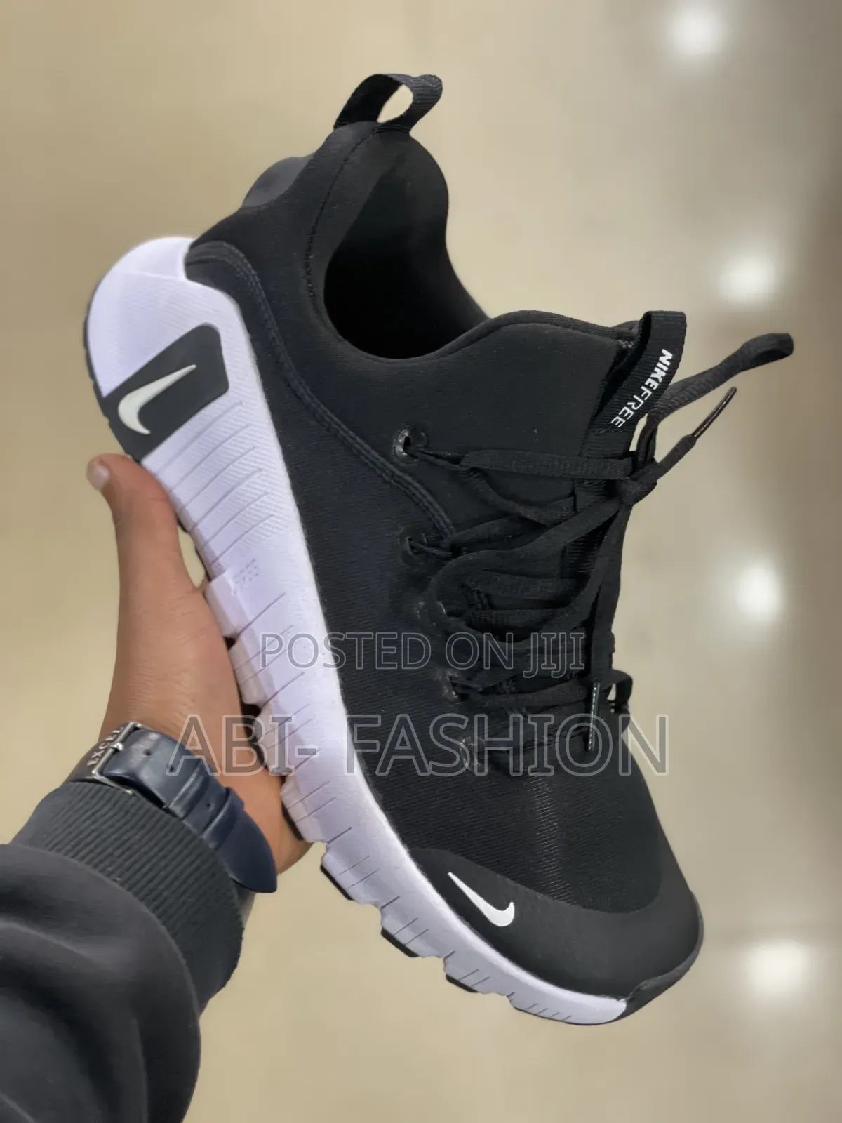 Nike Meton White Sole in Black