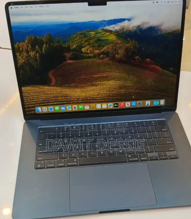 New Laptop Apple MacBook Air 2024 M3 8GB Apple M3 SSD 256GB