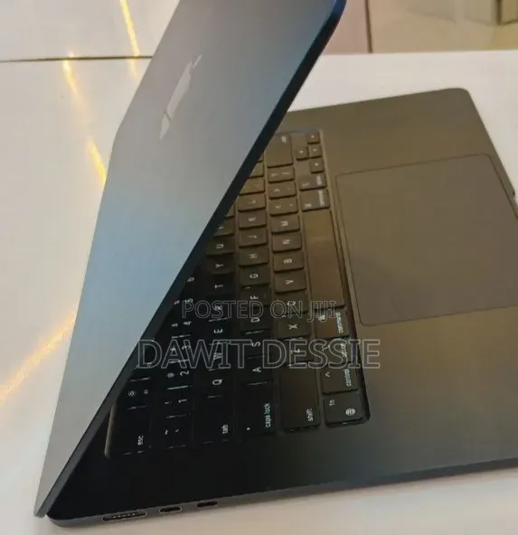 New Laptop Apple MacBook Air 2024 M3 8GB Apple M3 SSD 256GB