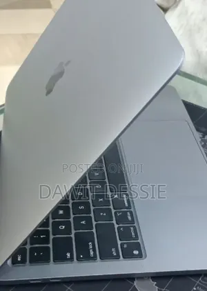 New Laptop Apple MacBook Pro 2022 M2 8GB Apple M2 SSD 512GB