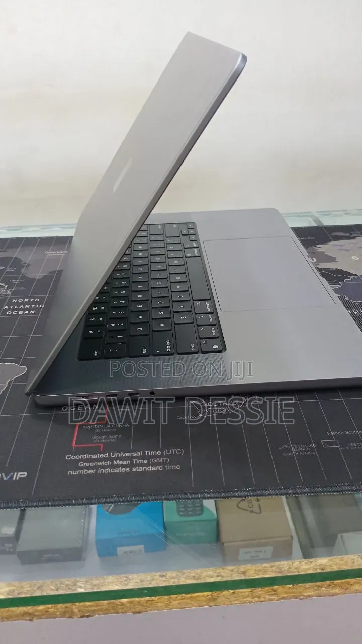 New Laptop Apple MacBook Pro 2021 M1 32GB Apple M1 Pro SSD 512GB