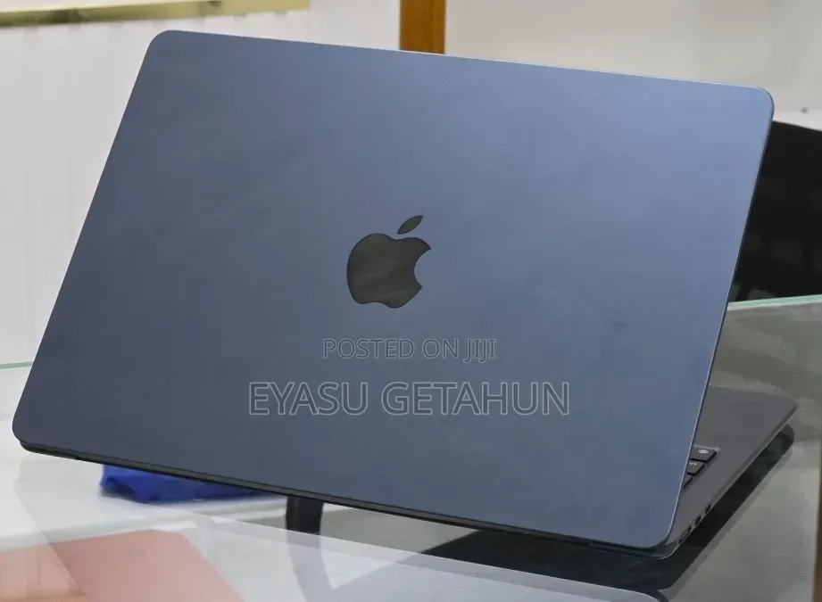 New Laptop Apple MacBook Air 2022 M2 16GB Apple M2 SSD 512GB