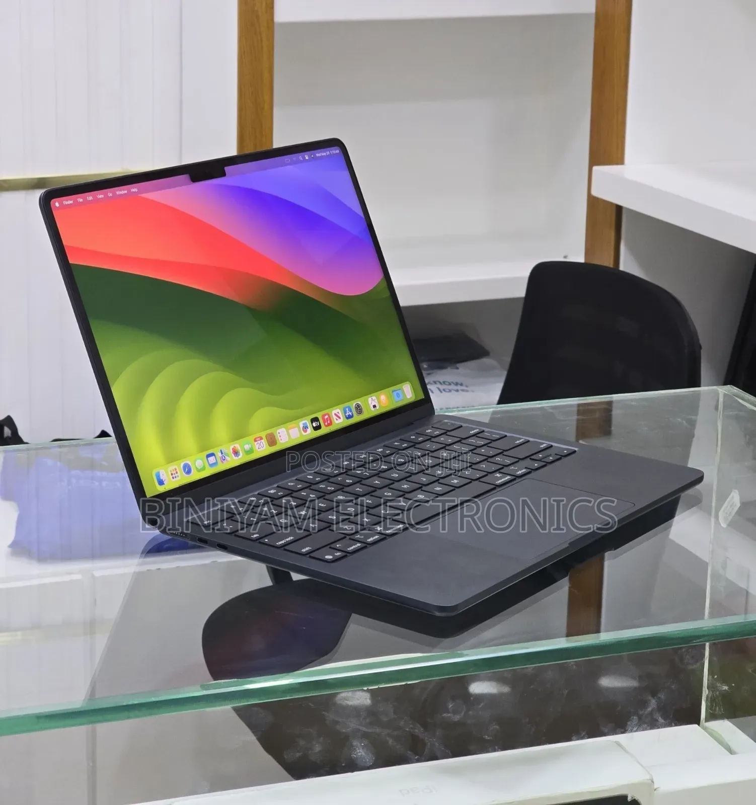 New Laptop Apple MacBook Air 2022 M2 16GB Apple M2 SSD 512GB