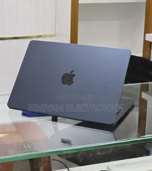 New Laptop Apple MacBook Air 2022 M2 16GB Apple M2 SSD 512GB
