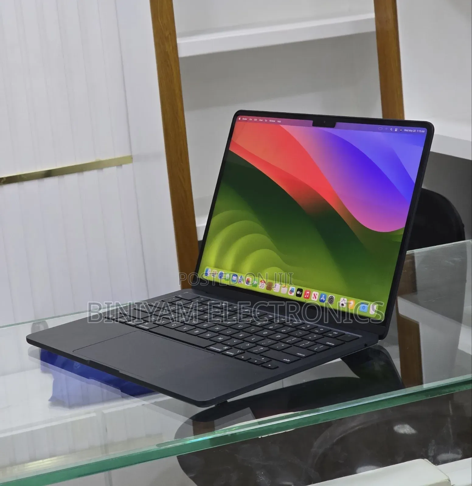 New Laptop Apple MacBook Air 2022 M2 16GB Apple M2 SSD 512GB