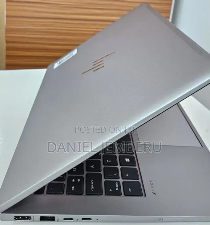New Laptop HP ZBook Firefly 14 G10 16GB Intel Core i7 SSD 512GB
