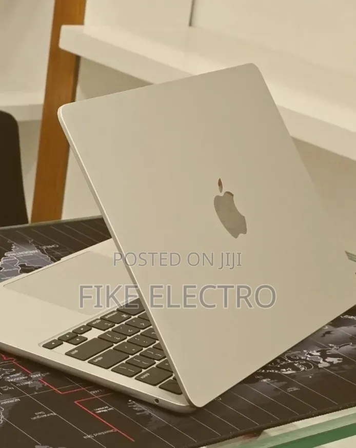 New Laptop Apple MacBook Air 2024 M3 16GB Apple M3 SSD 256GB