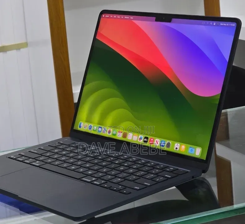 New Laptop Apple MacBook Air 2022 M2 16GB Apple M2 SSD 512GB
