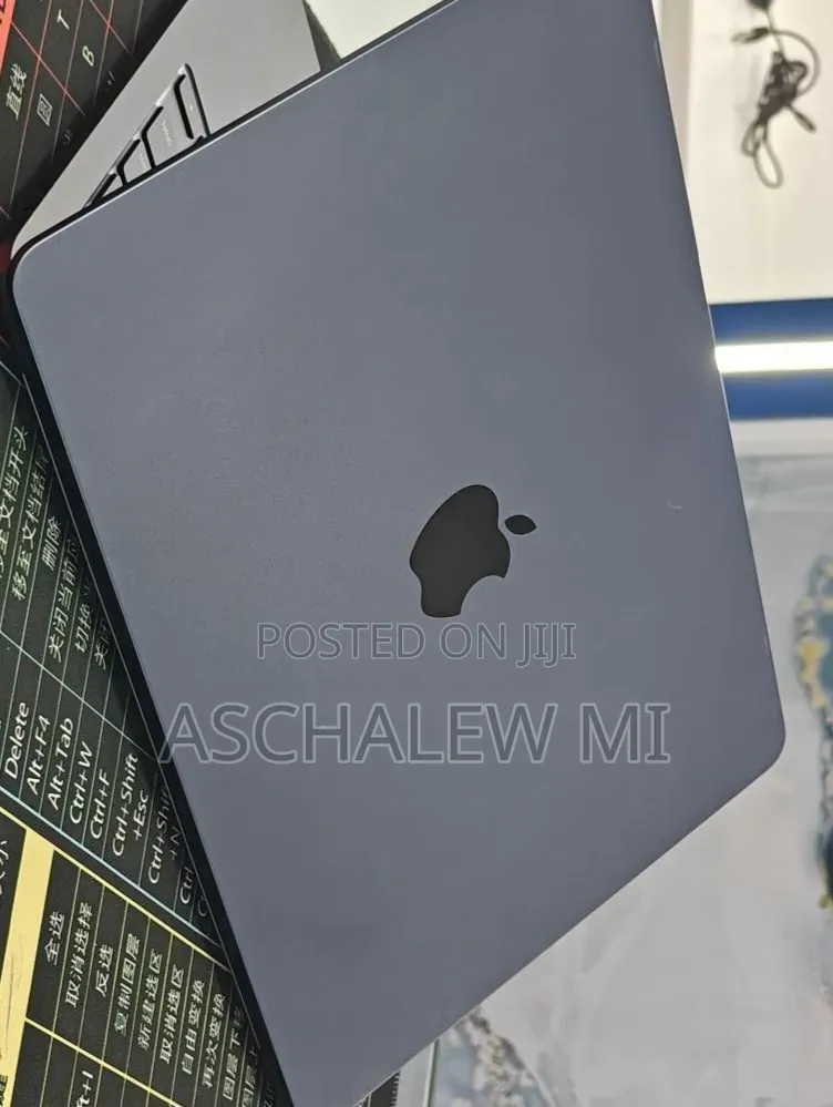 New Laptop Apple MacBook Air 2022 M2 8GB Apple M2 SSD 512GB