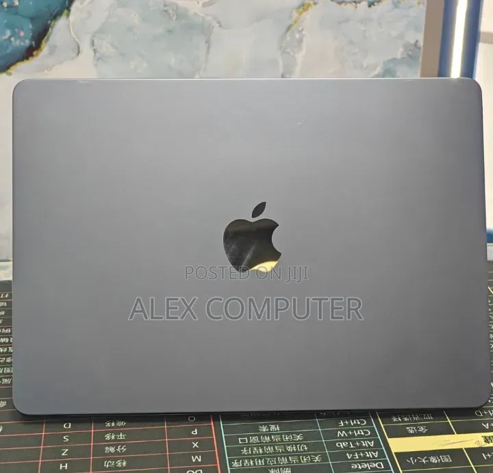 New Laptop Apple MacBook Air 2022 M2 8GB Apple M2 SSD 512GB