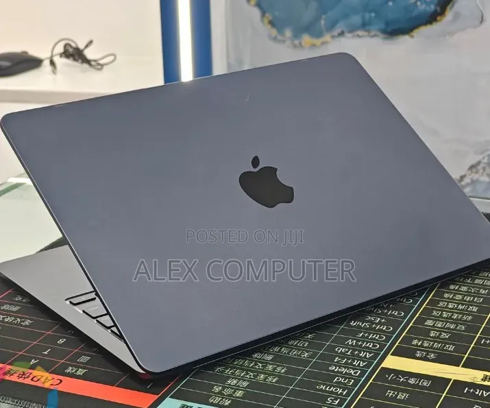 New Laptop Apple MacBook Air 2022 M2 8GB Apple M2 SSD 512GB
