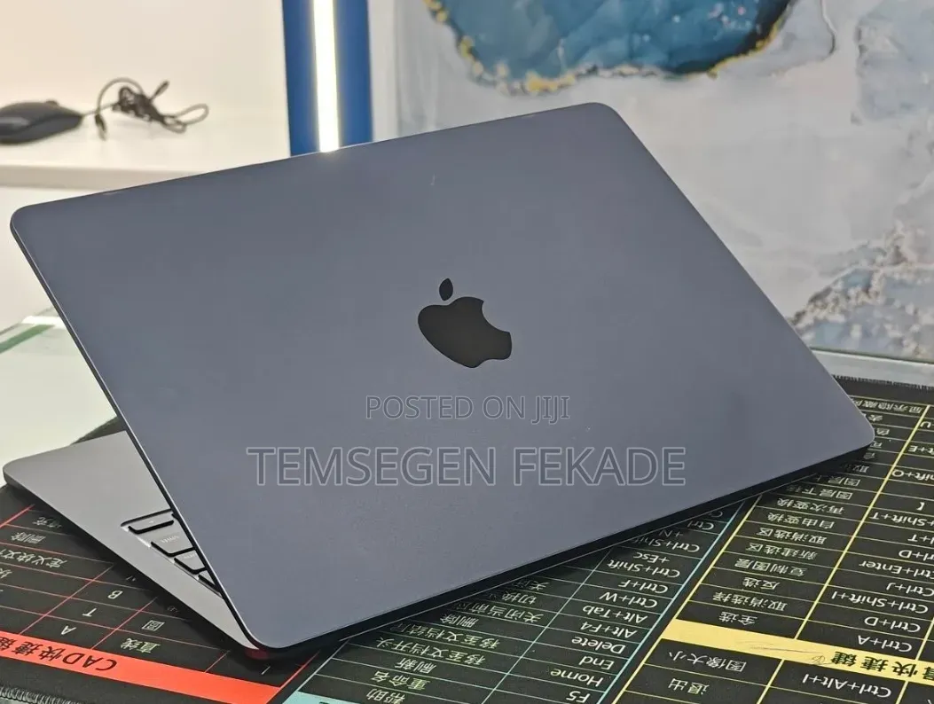 New Laptop Apple MacBook Air 2023 M2 8GB Apple M2 SSD 512GB