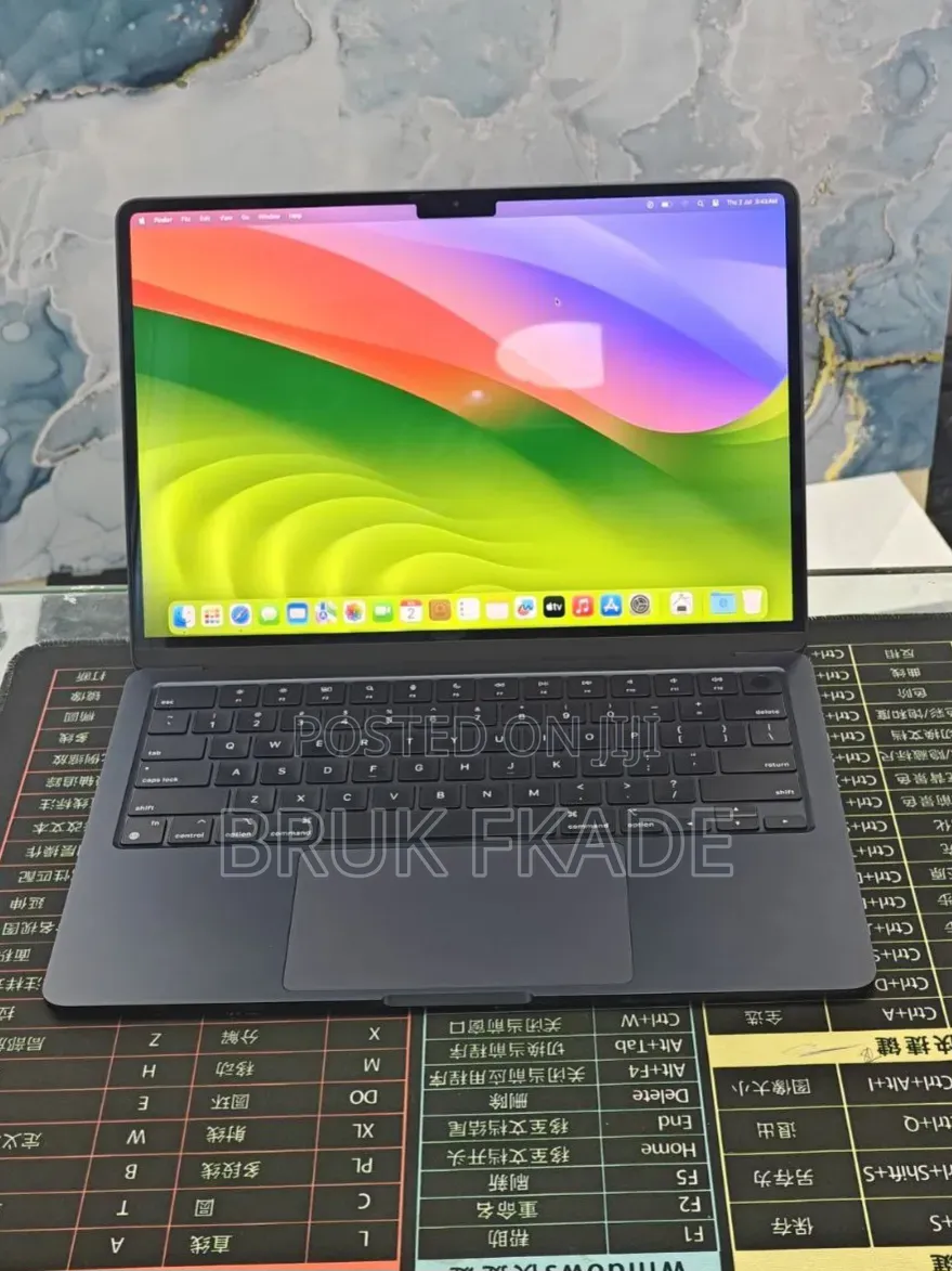 New Laptop Apple MacBook Air 2022 M2 8GB Apple M2 SSD 512GB
