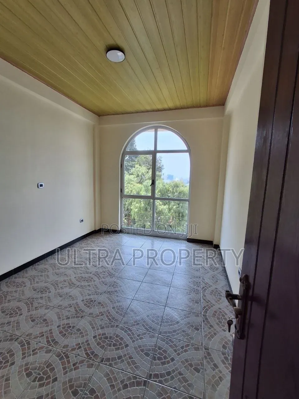 6bdrm House in Bole for rent