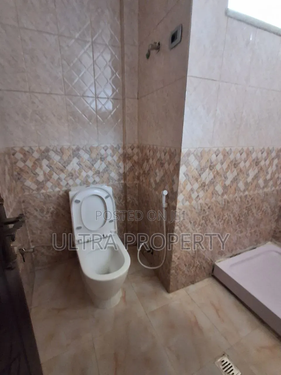 6bdrm House in Bole for rent